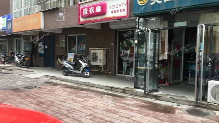 石景山古城金顶北街40㎡服装店转让,个人照可用