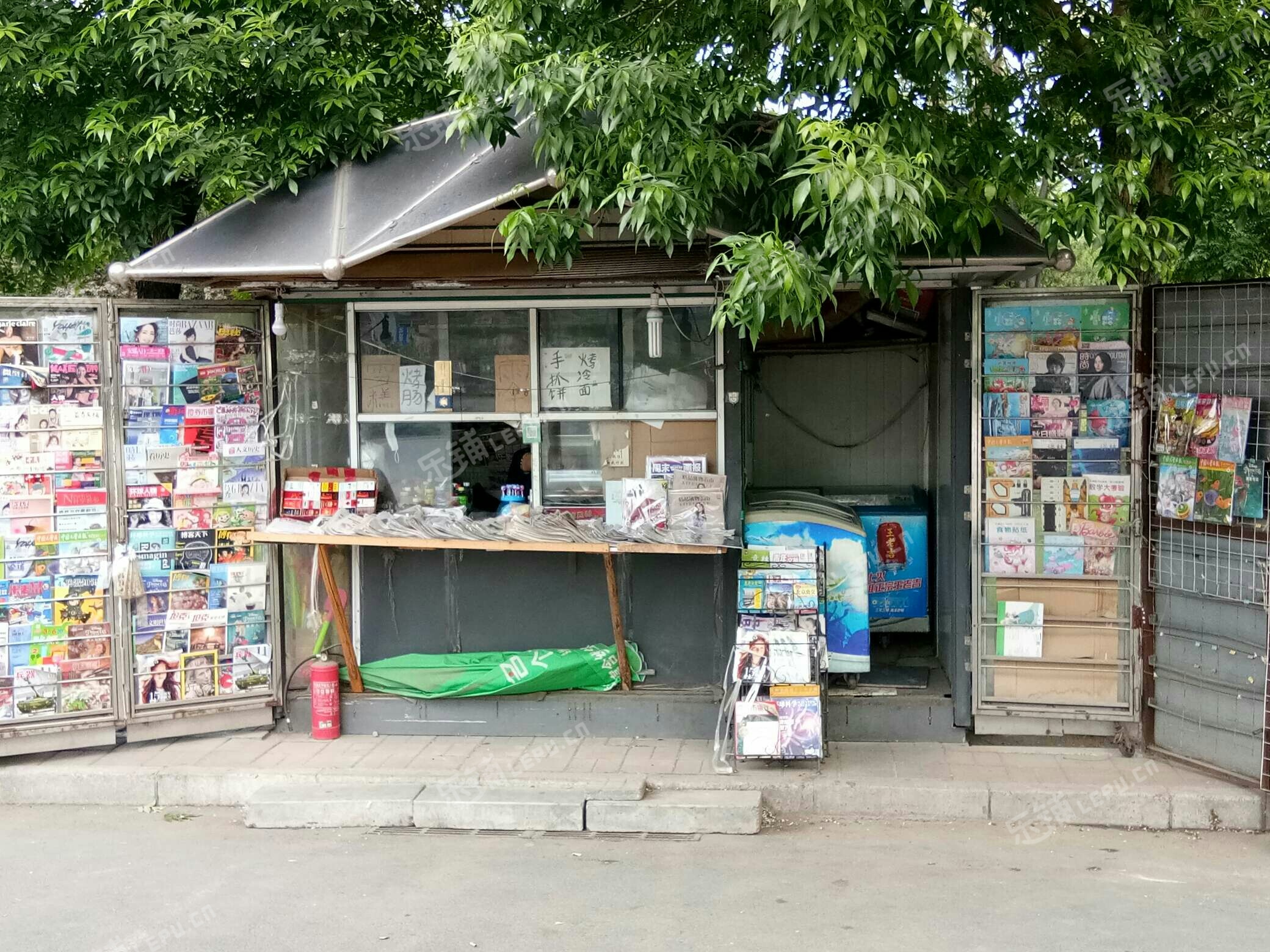 海淀玉泉路玉泉路15㎡报刊亭转让,不可办照,可餐饮