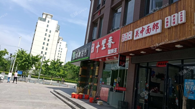 宝山上大锦秋路60㎡小吃快餐店转让,可办照,可明火,可餐饮