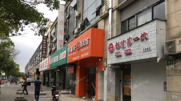 浦东高行万安街38㎡小吃快餐店转让,个人照可用,可餐饮