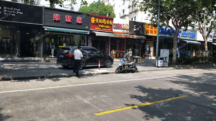 浦东金桥台儿庄路50㎡服装店转让,公司照可过户