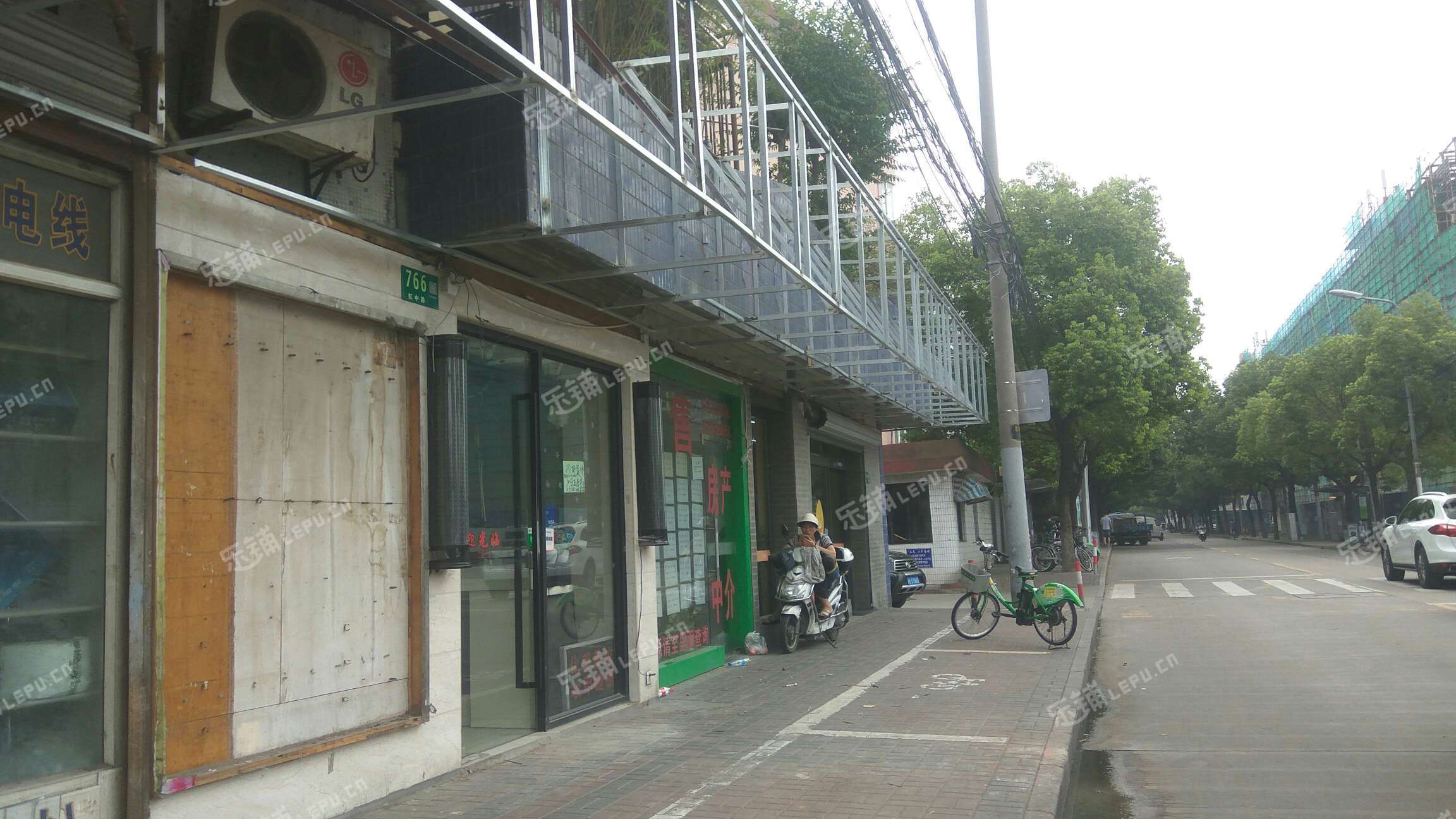 闵行金虹桥虹中路14㎡美甲店转让,个人照可用