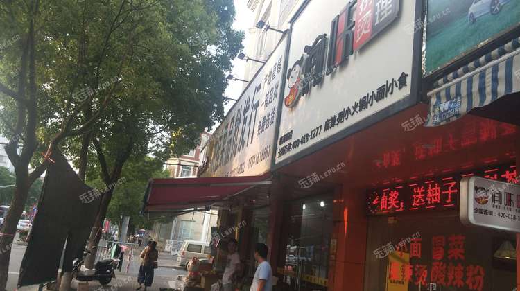 浦东惠南靖海路105㎡小吃快餐店转让,个人照可过户,可明火,可餐饮