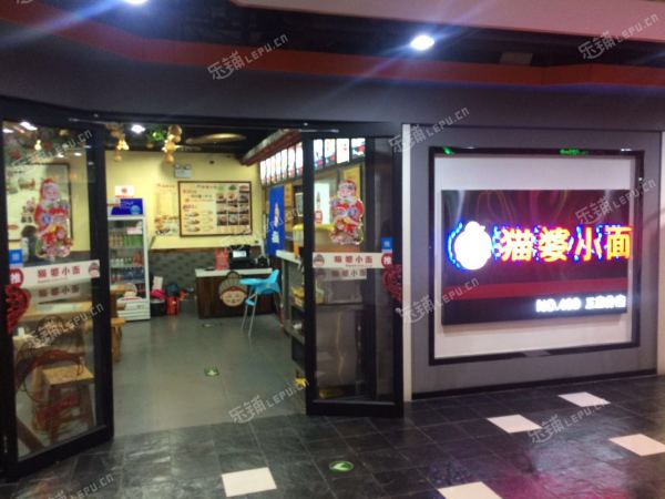 东城王府井大街68㎡小吃快餐店转让，公司照可过户，可明火，可餐饮