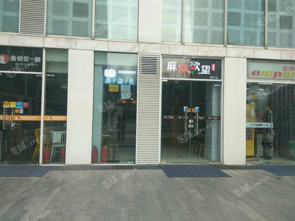 朝阳国贸CBD东三环中路48㎡小吃快餐店转让，公司照可过户，可明火，可餐饮