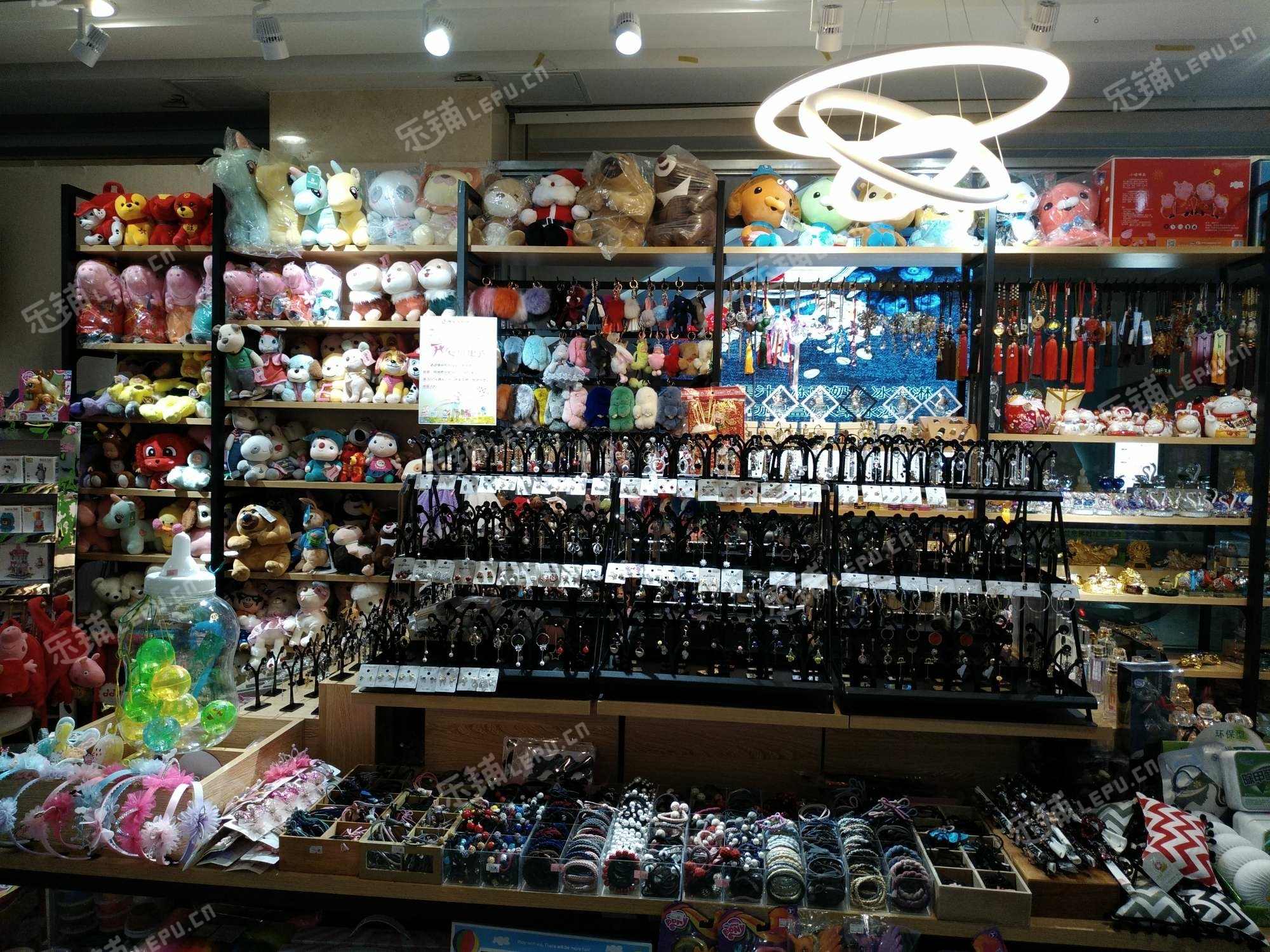 顺义顺义城新顺南大街18饰品店转让,大照/集体照