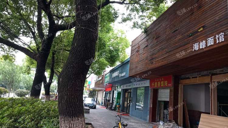 宝山罗店罗溪路220㎡家常菜馆转让,公司照可过户,可明火,可餐饮