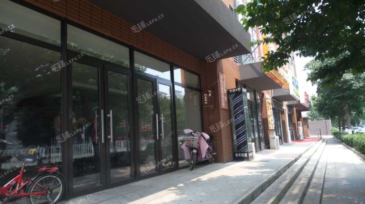 昌平昌平县城创新路136㎡甜品店(堂食)转让，个人照可用，可餐饮