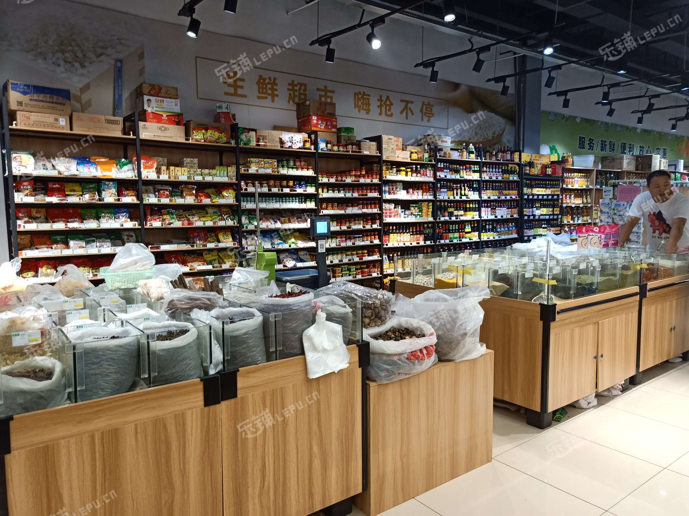 青浦赵巷崧泉路81㎡特产类商店转让,大照/集体照