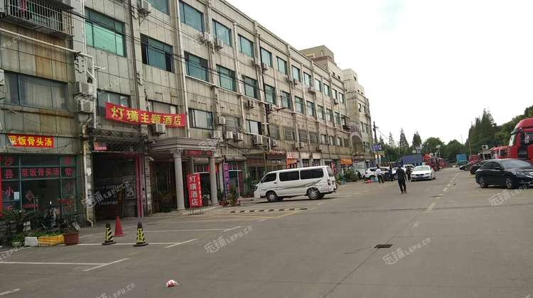 松江叶榭车亭公路1530㎡宾馆酒店转让,公司照可过户